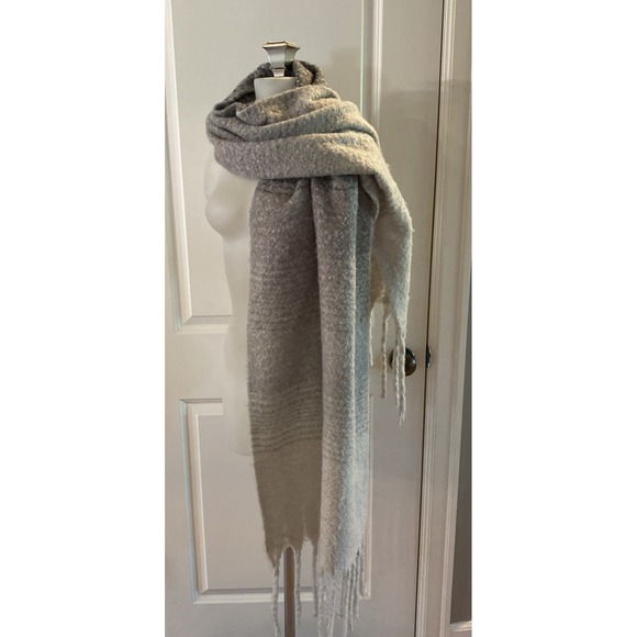 Mer Sea Anthropologie Scarf Gray Ombre Oversized Fluffy Fringed 78‎ x 20 Blanket - Picture 1 of 12